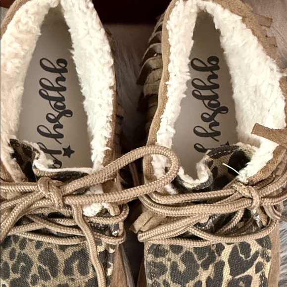 Gypsy JazzLeopard Print Women's Shoes with Tan Accents Size 6 1/2 - Picture 2 of 7